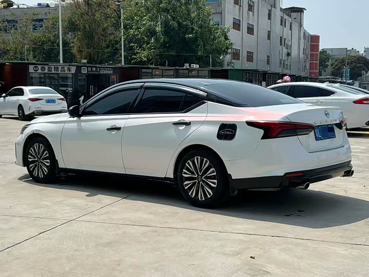 Фото 9 - Nissan Teana