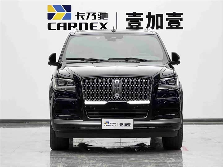 Photo 2 - Lincoln Navigator