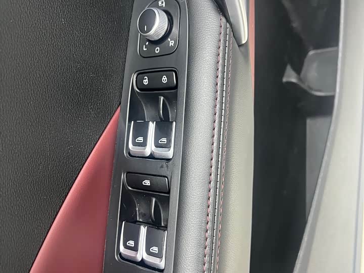 Фото 7 - Geely Coolray