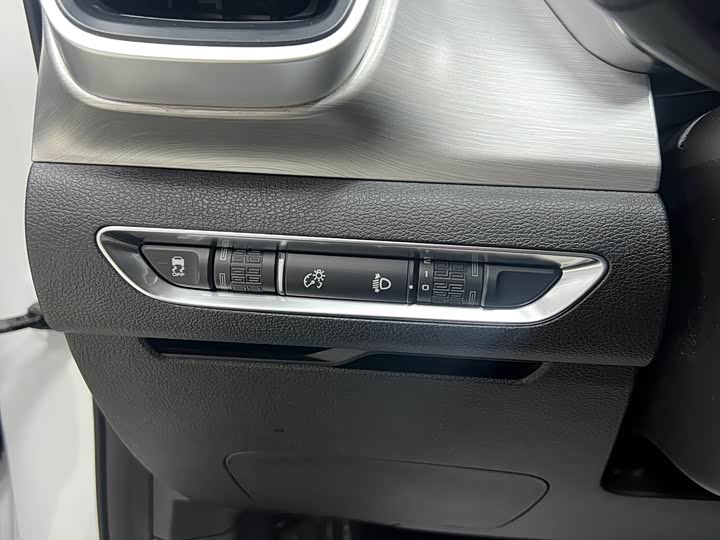 Фото 8 - Geely Coolray