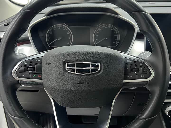 Фото 9 - Geely Coolray