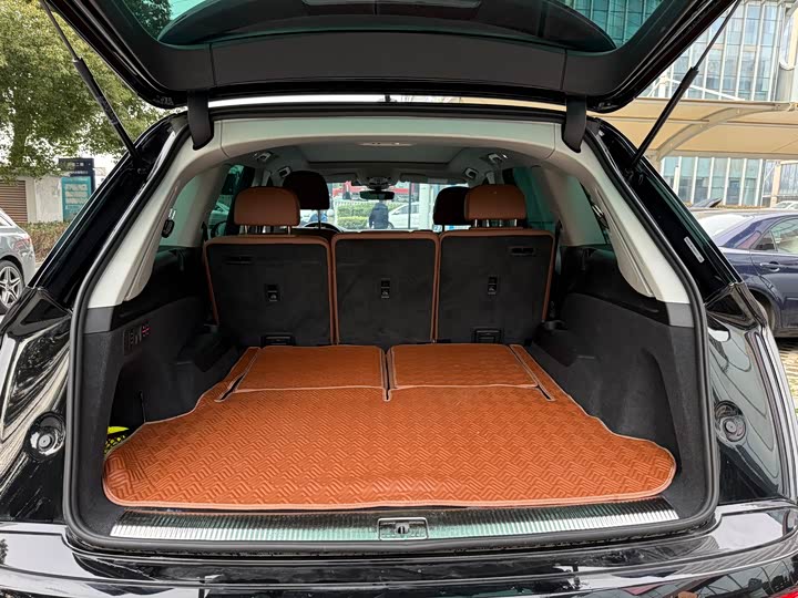 Фото 7 - Audi Q7