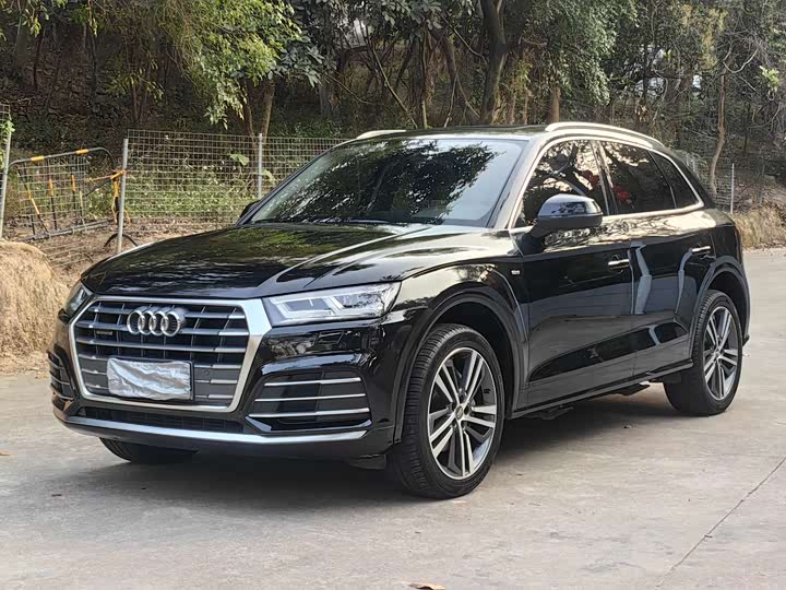 Фото 1 - Audi Q5L