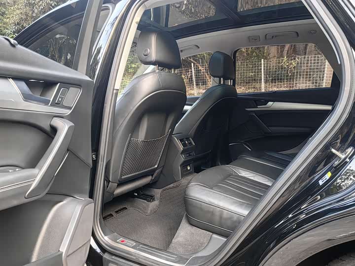 Фото 6 - Audi Q5L