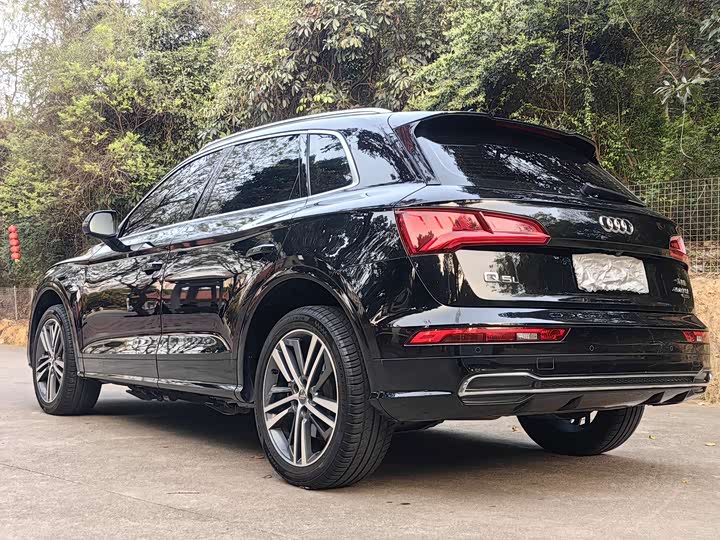 Фото 7 - Audi Q5L