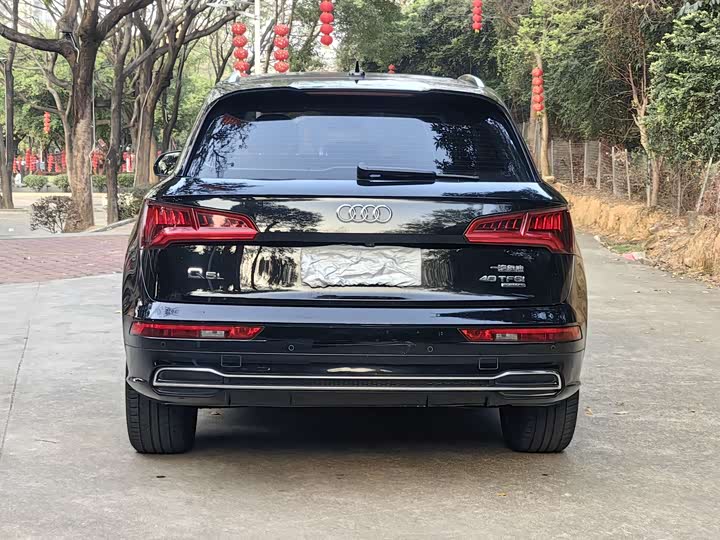 Фото 8 - Audi Q5L