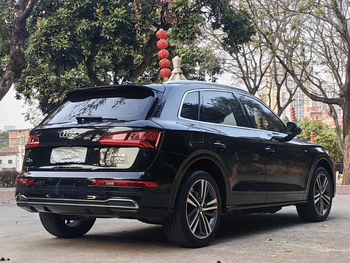 Фото 9 - Audi Q5L