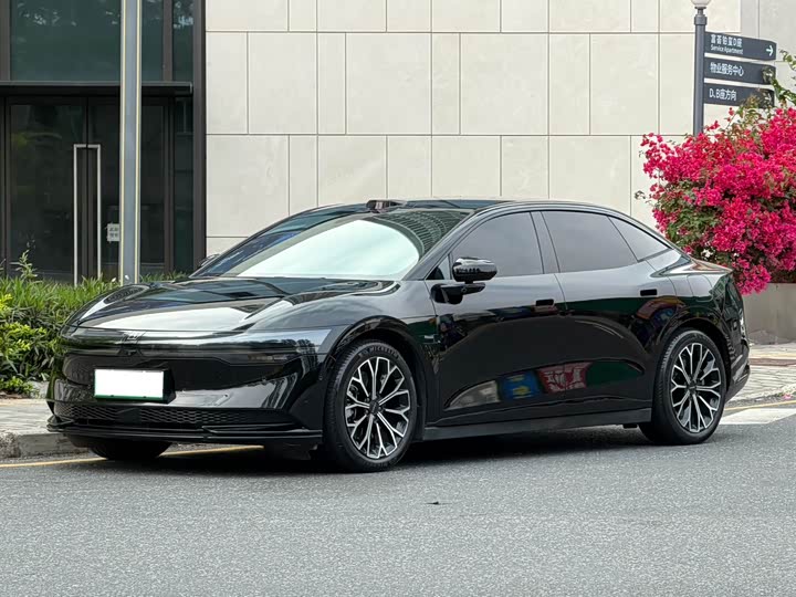 Фото 1 - Zeekr 007