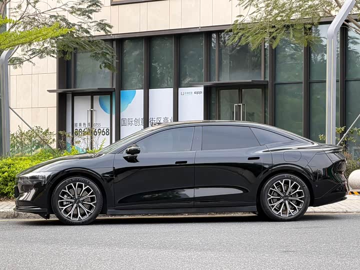 Фото 2 - Zeekr 007