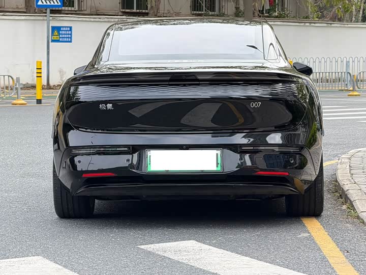 Фото 4 - Zeekr 007