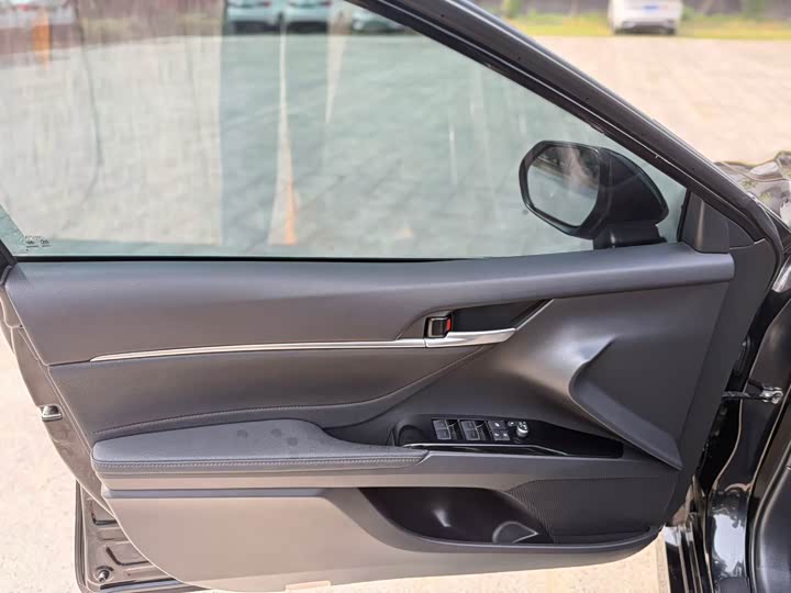 Фото 4 - Toyota Camry