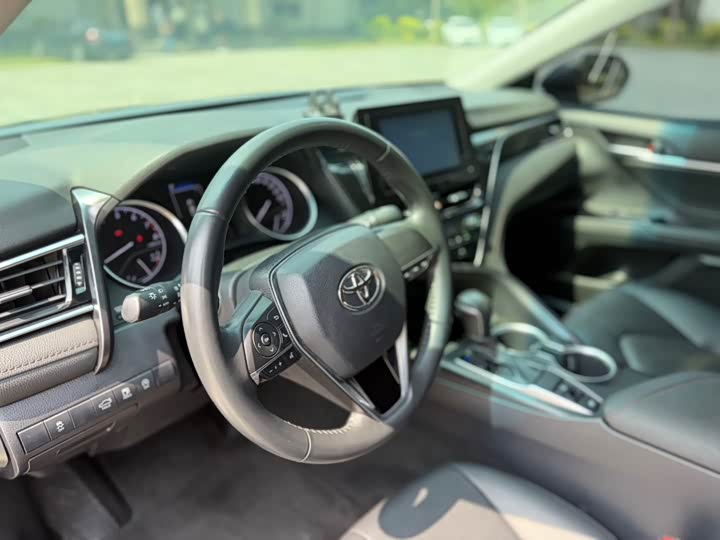 Фото 6 - Toyota Camry