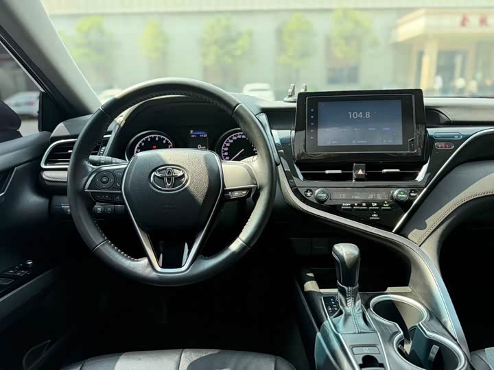 Фото 9 - Toyota Camry