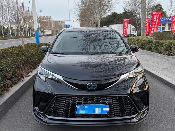 Фото 1 - Toyota Granvia