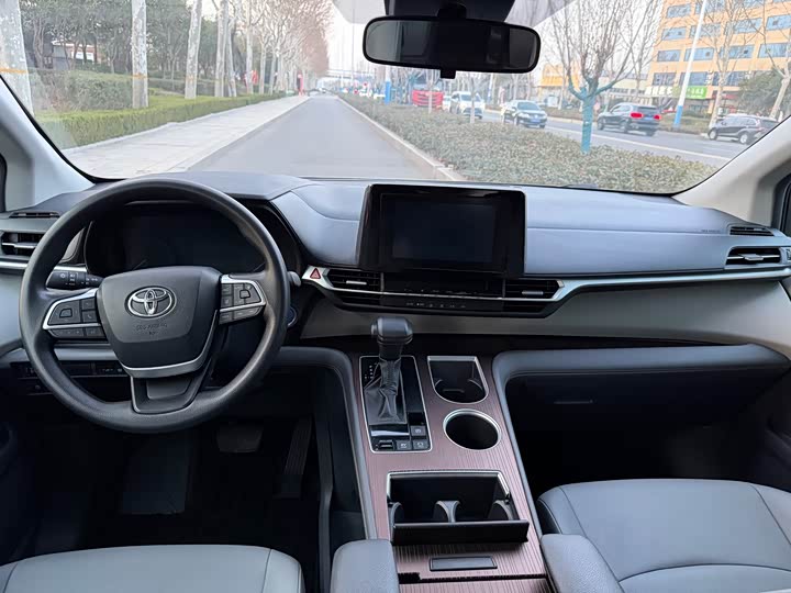 Фото 7 - Toyota Granvia