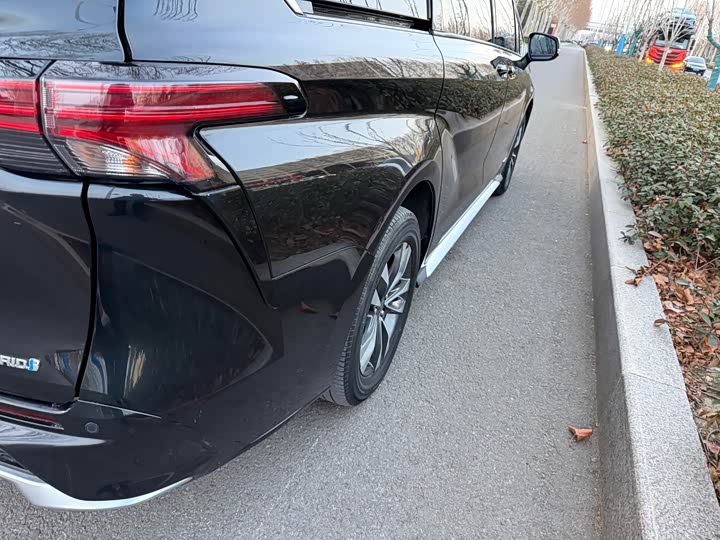 Фото 8 - Toyota Granvia