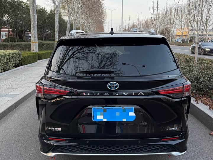 Фото 9 - Toyota Granvia