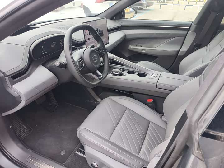 Фото 6 - Zeekr 001