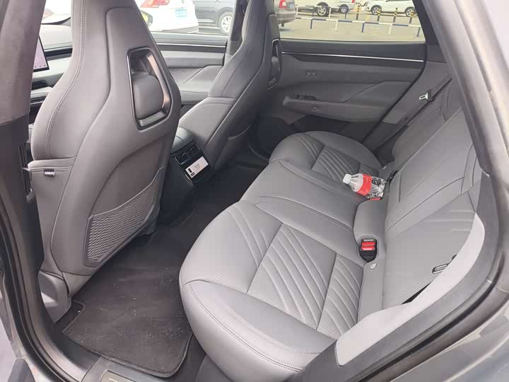 Фото 7 - Zeekr 001