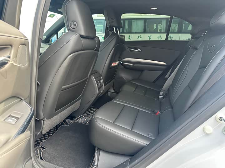 Фото 6 - Cadillac XT4