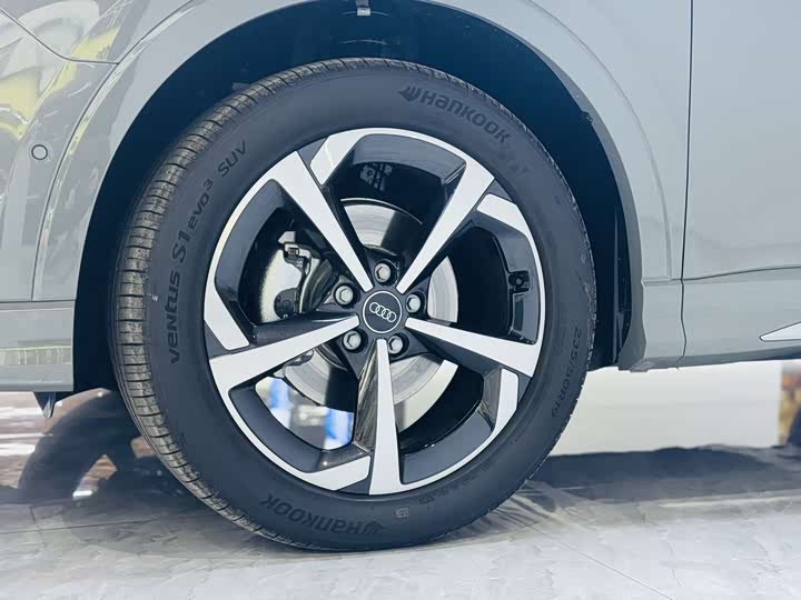 Фото 4 - Audi Q3