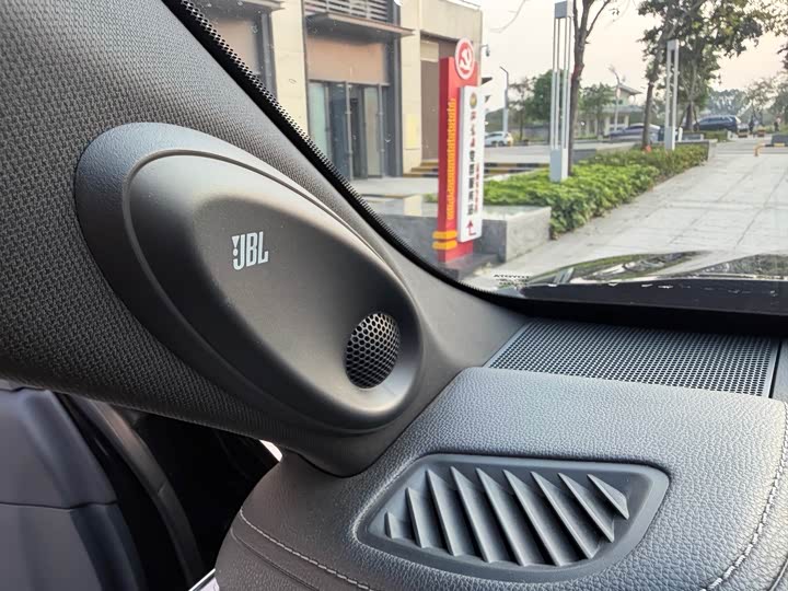 Фото 7 - Toyota Crown Kluger