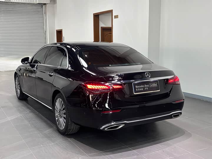 Фото 5 - Mercedes-Benz E-Class