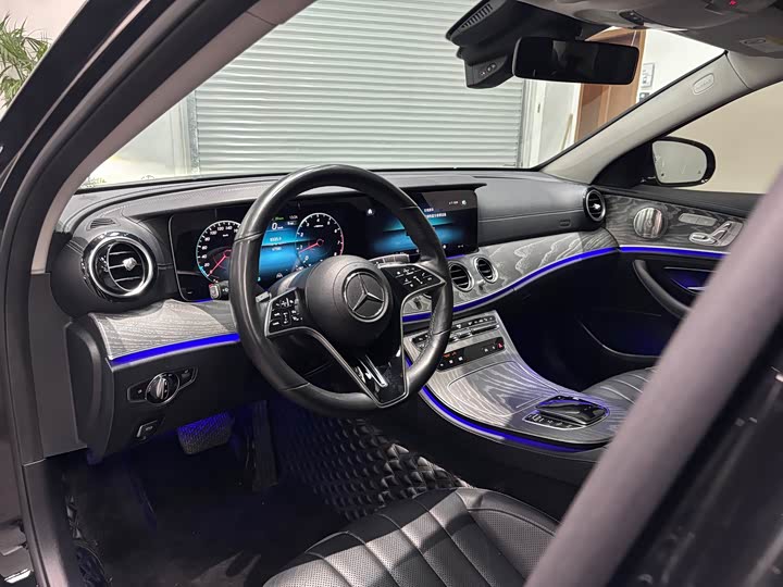 Фото 7 - Mercedes-Benz E-Class