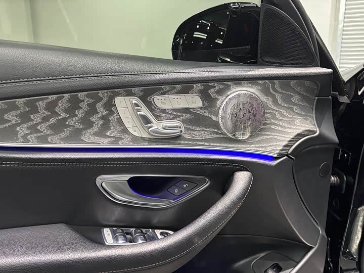 Фото 9 - Mercedes-Benz E-Class