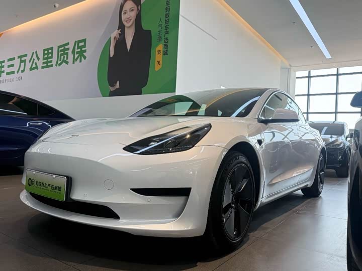 Фото 1 - Tesla Model 3