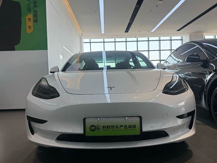 Фото 2 - Tesla Model 3