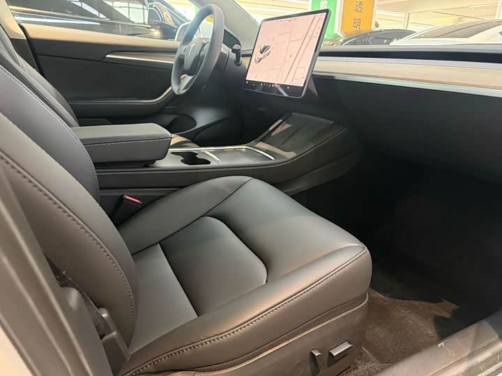 Фото 8 - Tesla Model 3