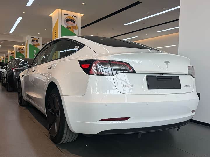 Фото 9 - Tesla Model 3