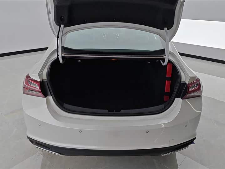 Фото 4 - Chevrolet Malibu XL