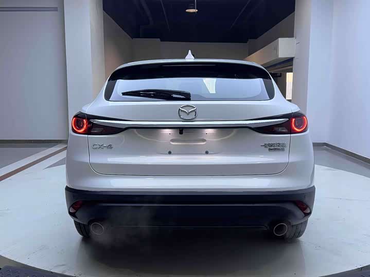 Photo 6 - Mazda CX-4