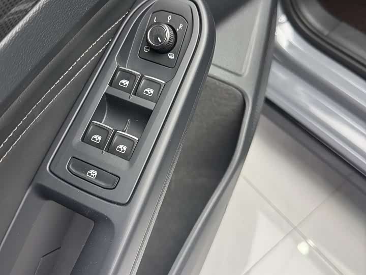 Фото 8 - Volkswagen Golf