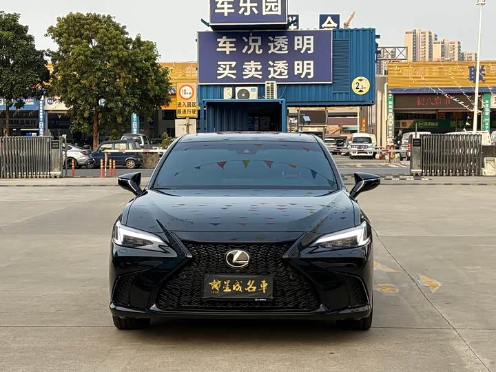 Фото 2 - Lexus ES