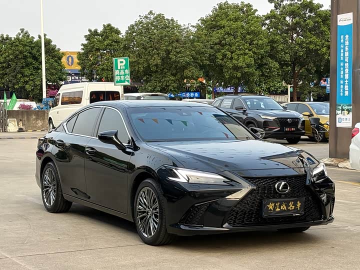 Фото 3 - Lexus ES