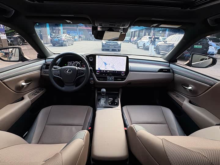 Фото 7 - Lexus ES