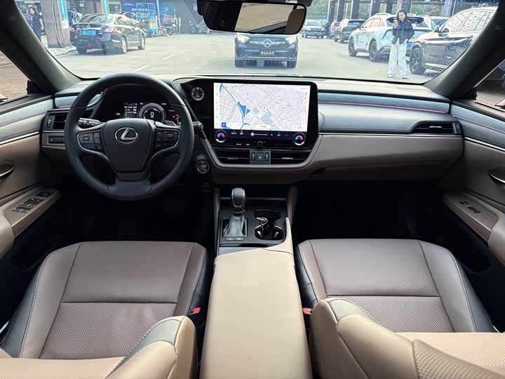 Фото 8 - Lexus ES