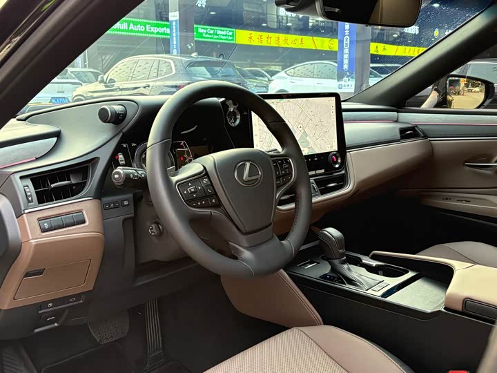 Фото 9 - Lexus ES