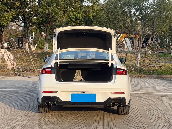 Фото 9 - Geely Preface