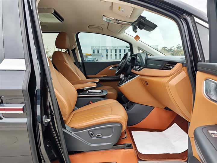 Фото 7 - Hongqi HQ9 Hybrid