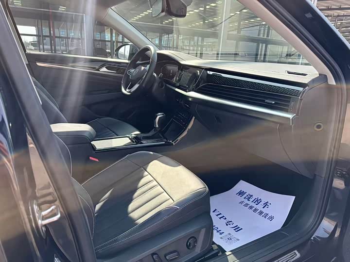 Фото 9 - Volkswagen Passat