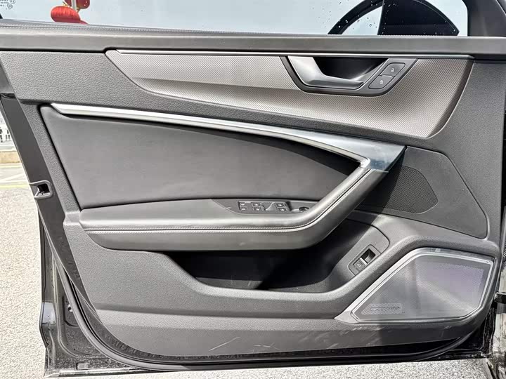 Фото 4 - Audi A6L