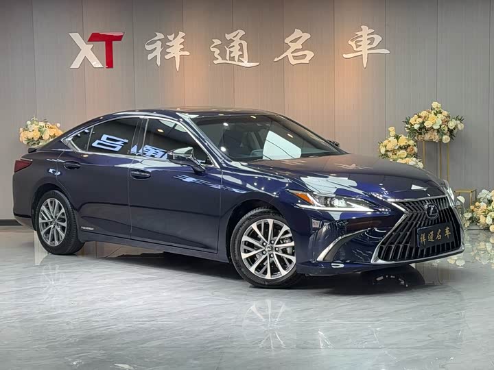 Фото 3 - Lexus ES