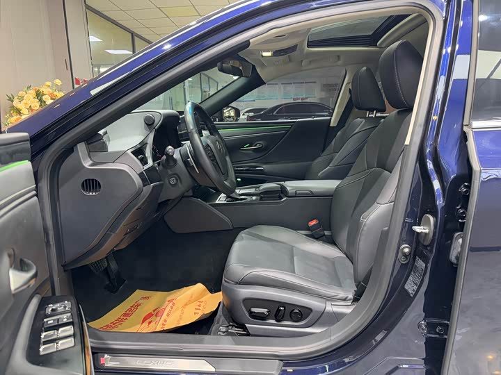 Фото 5 - Lexus ES