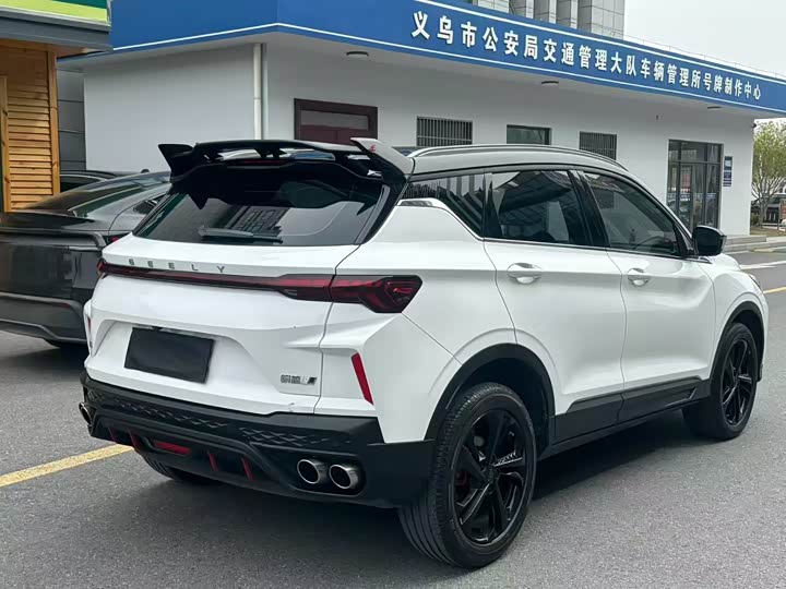 Фото 9 - Geely Coolray