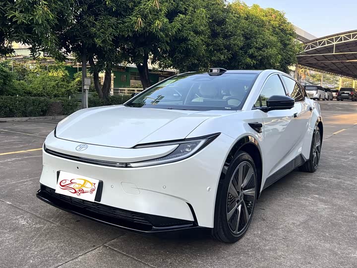 Фото 1 - Toyota bZ5