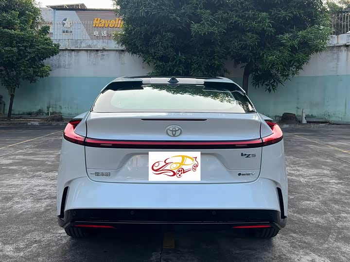 Фото 8 - Toyota bZ5